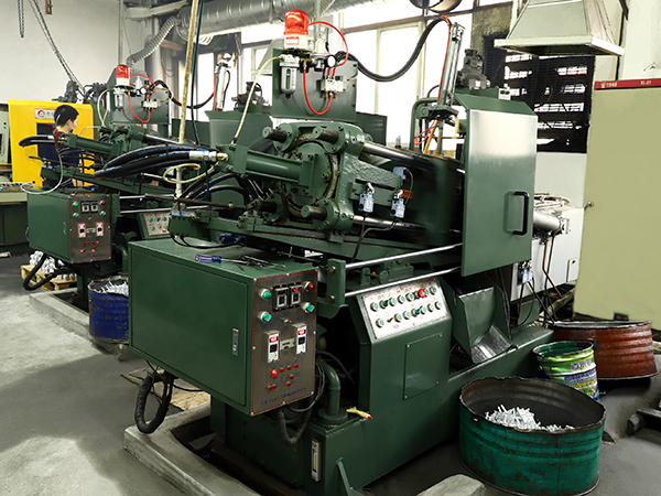 展源五金-壓鑄生產(chǎn)車(chē)間